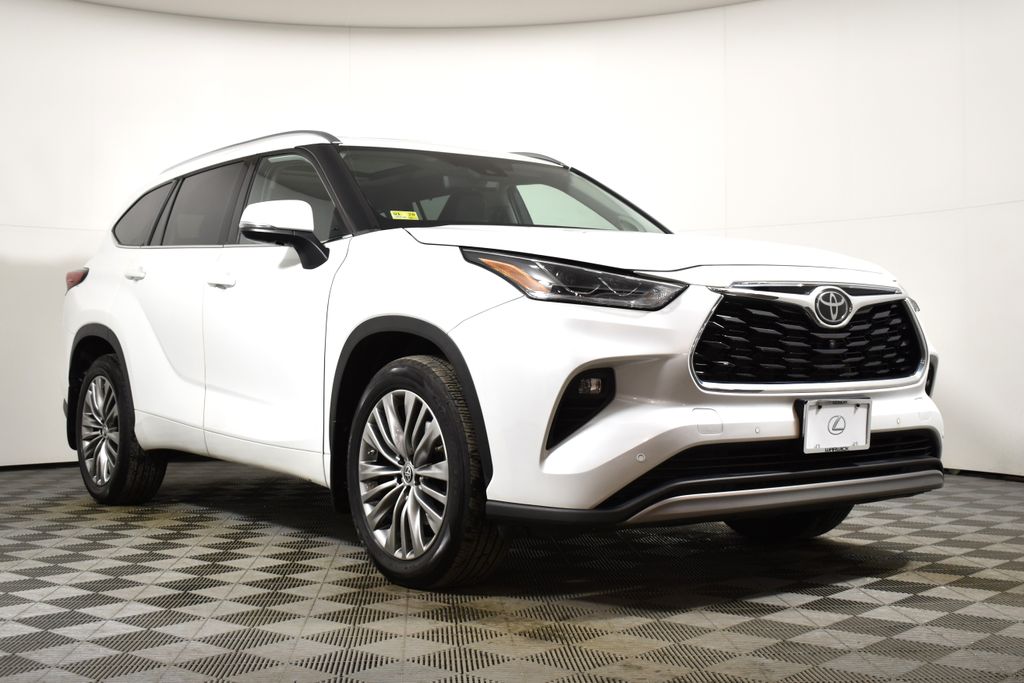 Thumbnail: 2022 Toyota Highlander - 10