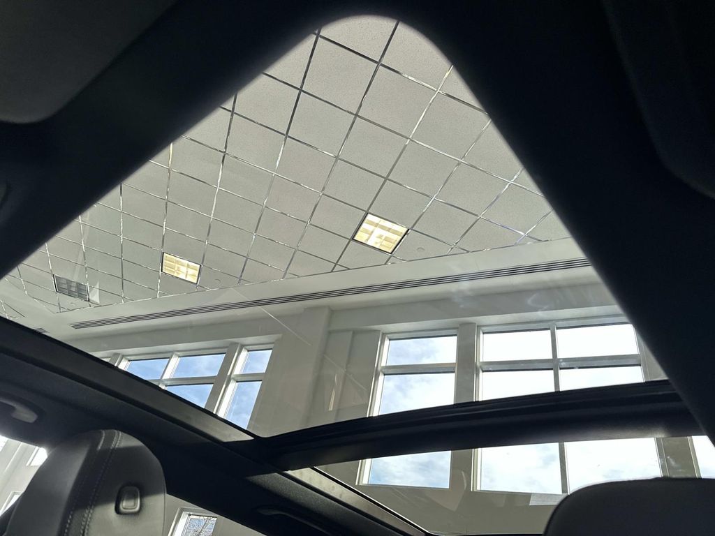 Thumbnail: 2026 Mercedes-Benz GLE - 21