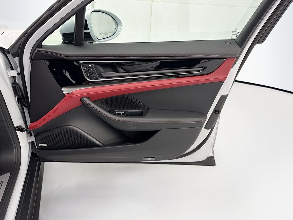 Thumbnail: 2026 Porsche Panamera - 25