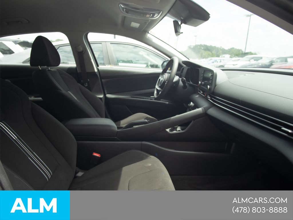 Used 2023 Black Hyundai SEL image 21
