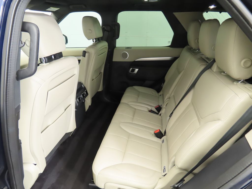 2020 Land Rover Discovery Landmark Edition 22