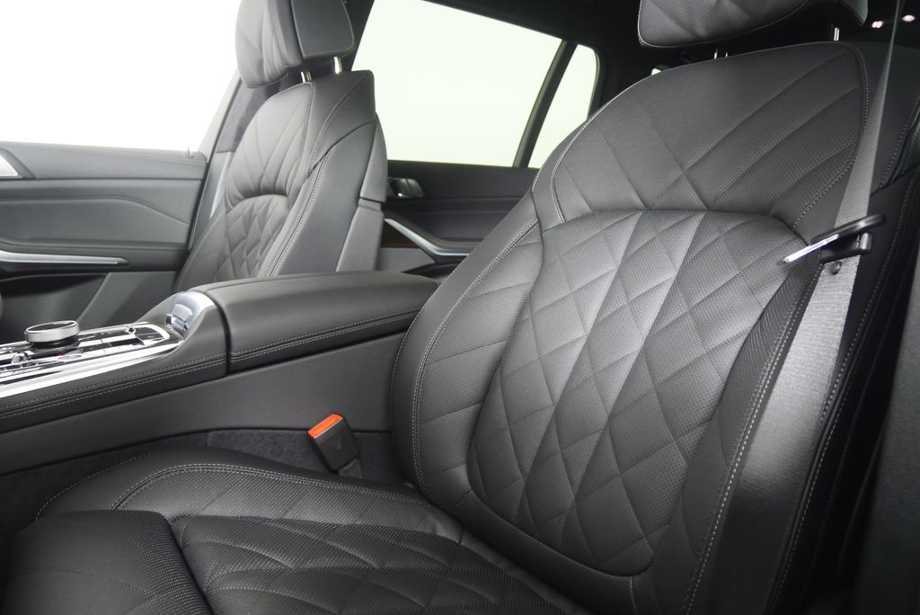 Thumbnail: 2027 BMW X7 - 10