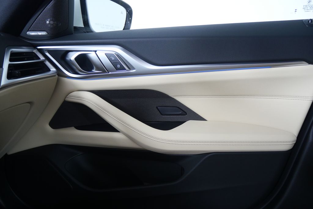 Thumbnail: 2025 BMW i4 - 25