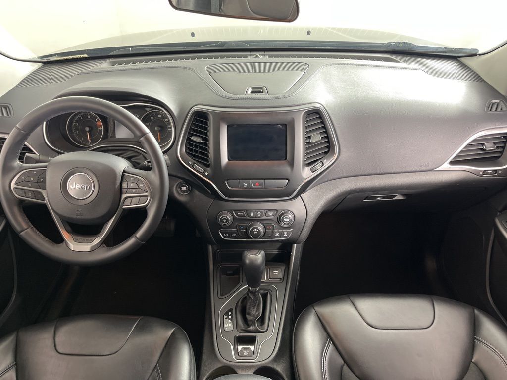Thumbnail: 2019 Jeep Cherokee - 15