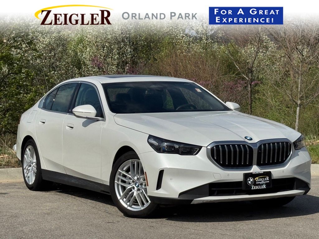 Mineral White Metallic 2024 BMW 5 Series Sedan All-Wheel Drive 8-Speed Automatic