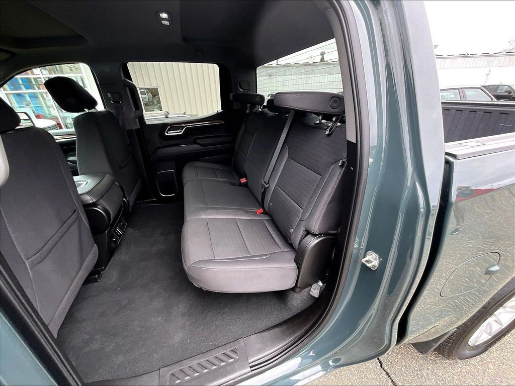 2025 Chevrolet Silverado 1500 — photo 15