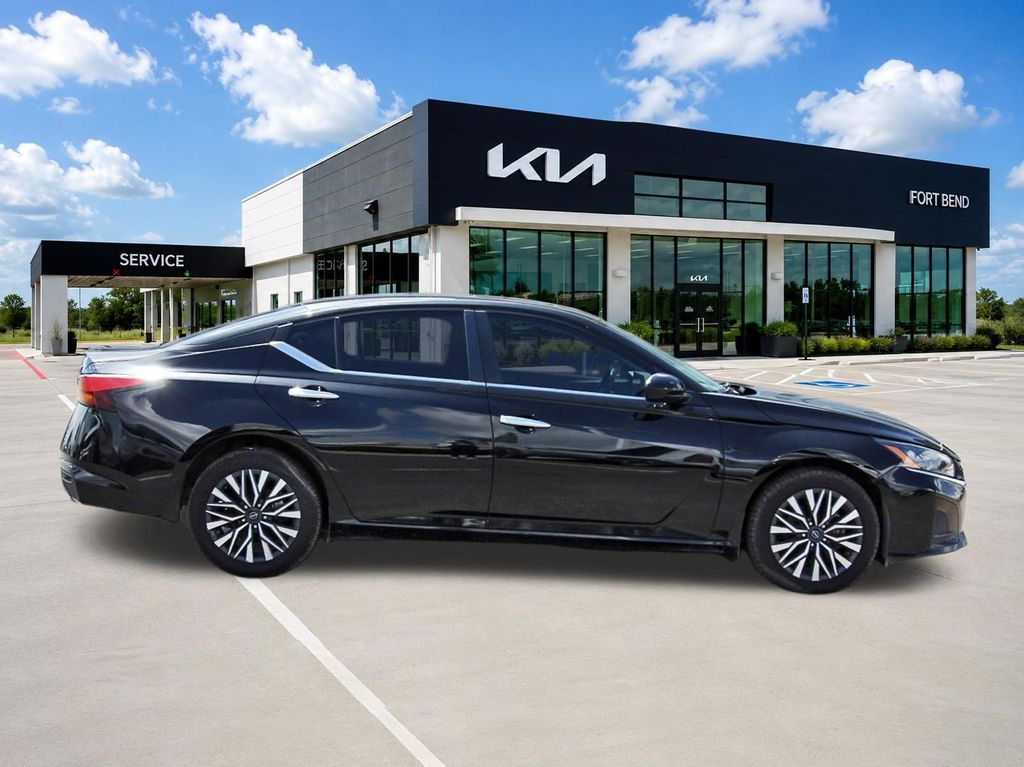 2024 Nissan Altima 2.5 SV - 3