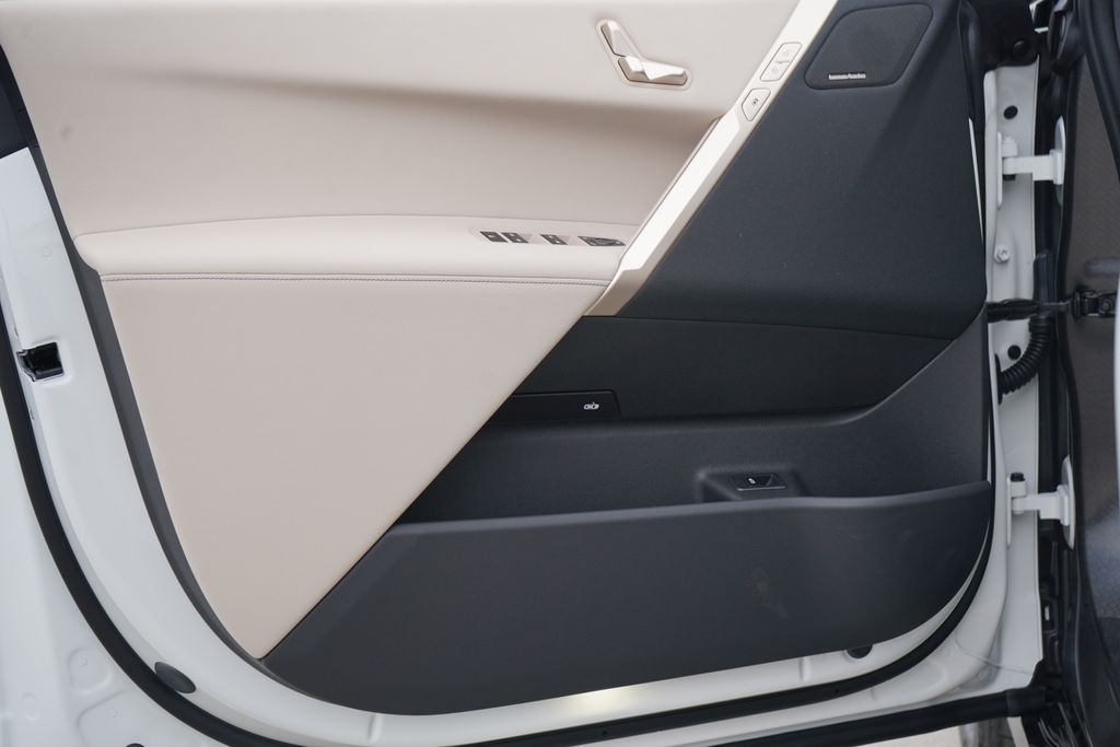 Thumbnail: 2026 BMW iX - 9