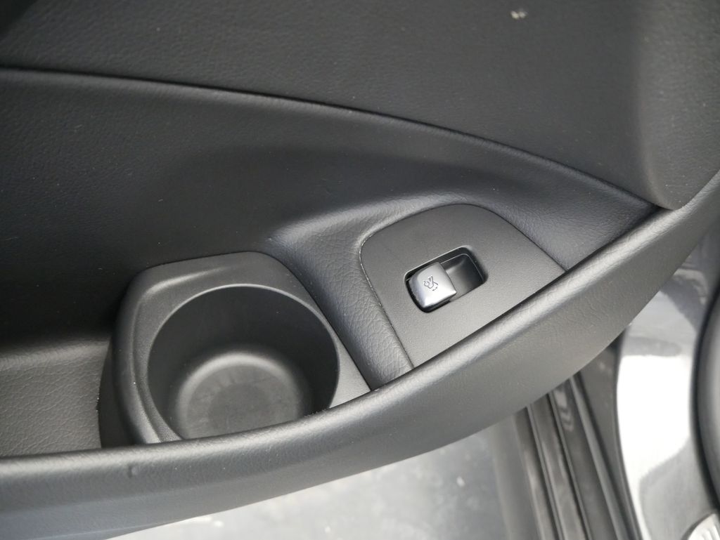 Thumbnail: 2023 Mercedes-Benz E-Class - 19