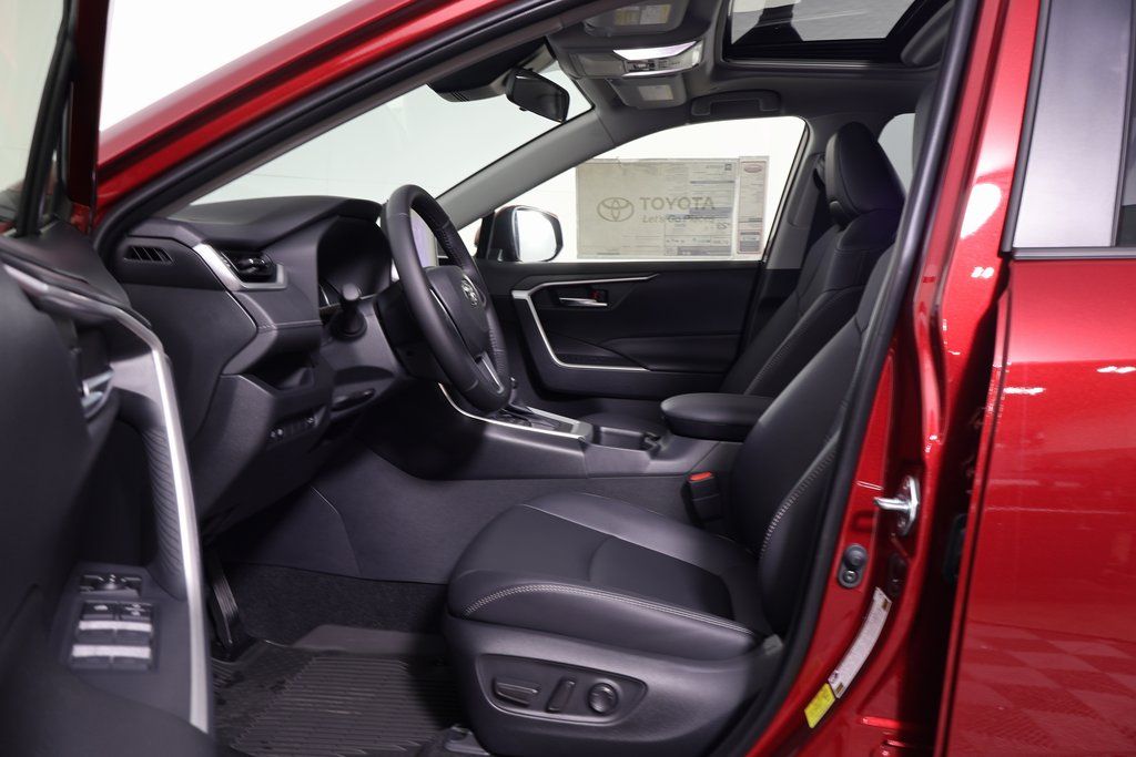 Thumbnail: 2025 Toyota RAV4 - 5