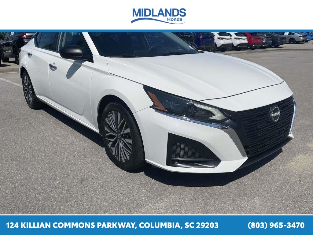 Glacier White 2025 Nissan Altima 2.5 SV FWD Sedan Front-Wheel Drive Continuously Variable Transmission