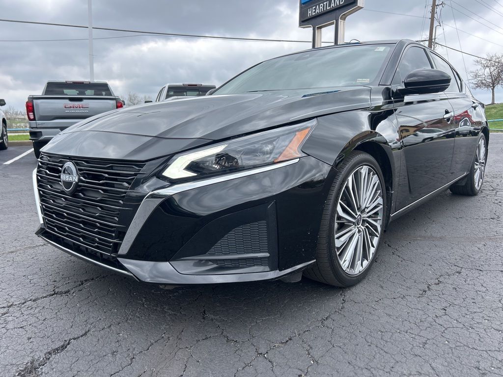 Super Black Clearcoat 2024 Nissan Altima 2.5 SL FWD Sedan Front-Wheel Drive Continuously Variable Transmission