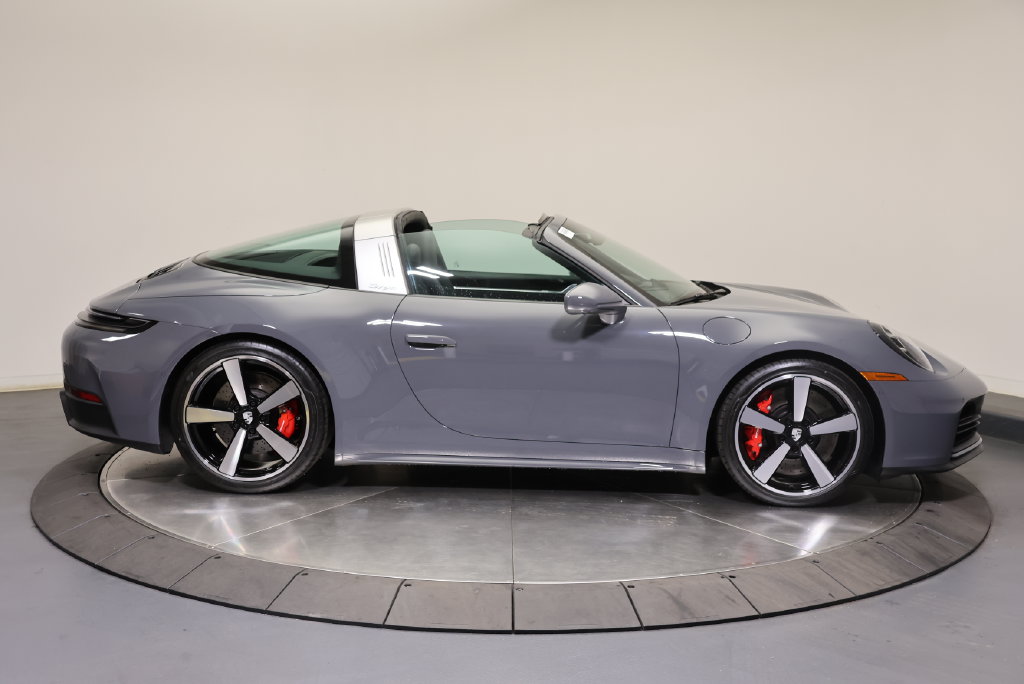 Thumbnail: 2026 Porsche 911 - 9