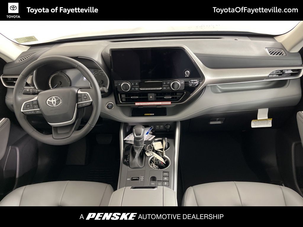 2025 Toyota Highlander XLE 22