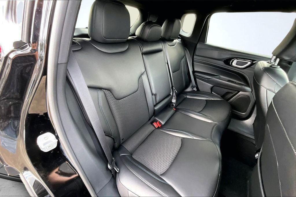 2026 Jeep Compass Latitude - 8