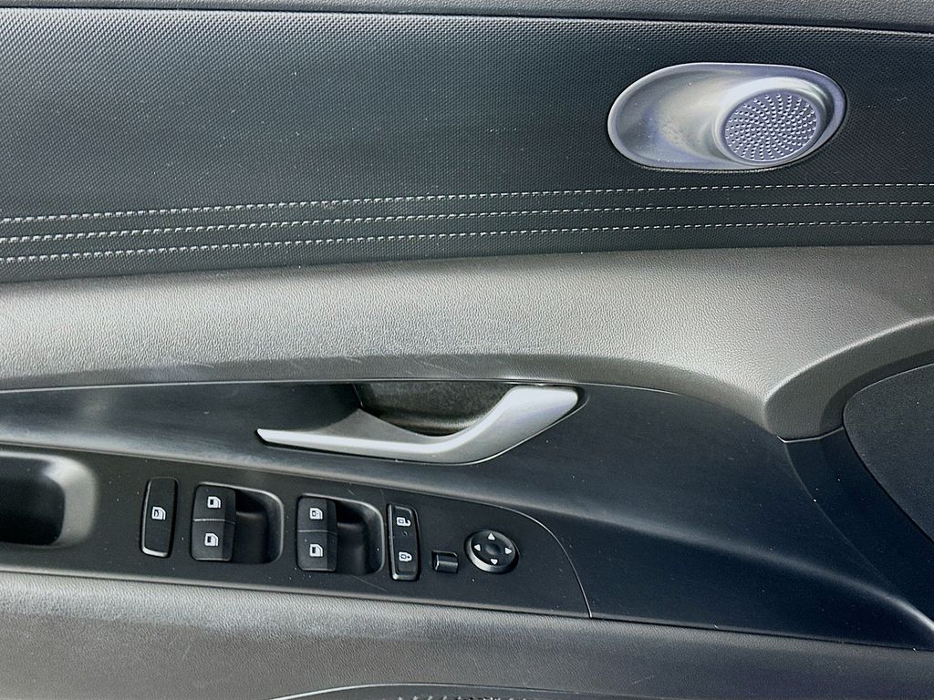 Thumbnail: 2024 Hyundai Elantra - 18