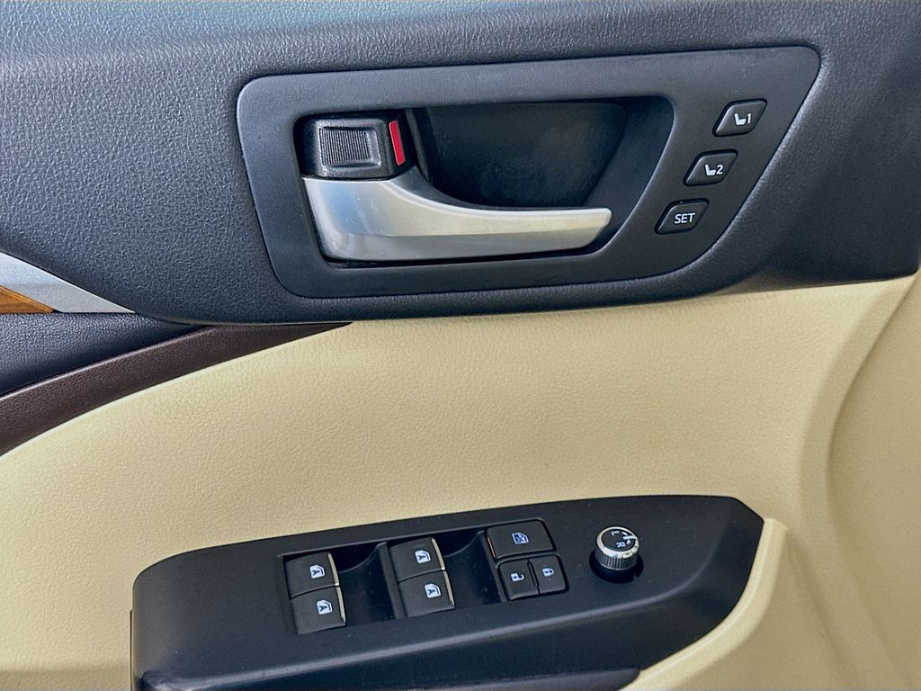 Thumbnail: 2017 Toyota Highlander - 18