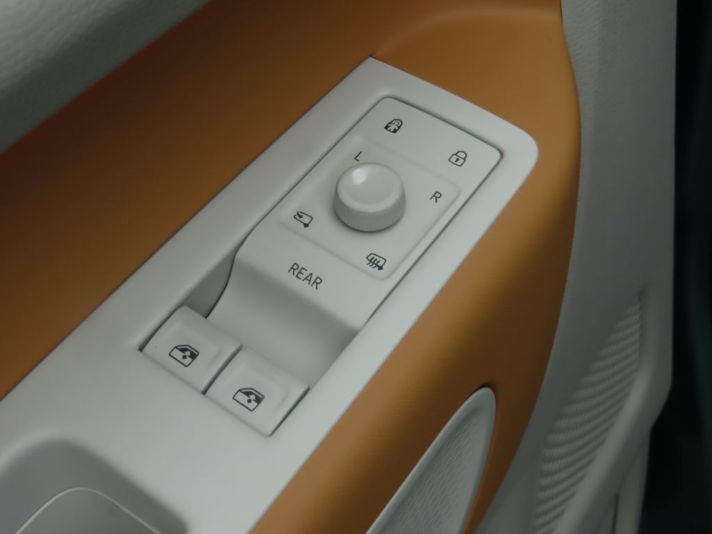 Thumbnail: 2025 Volkswagen ID.Buzz - 24