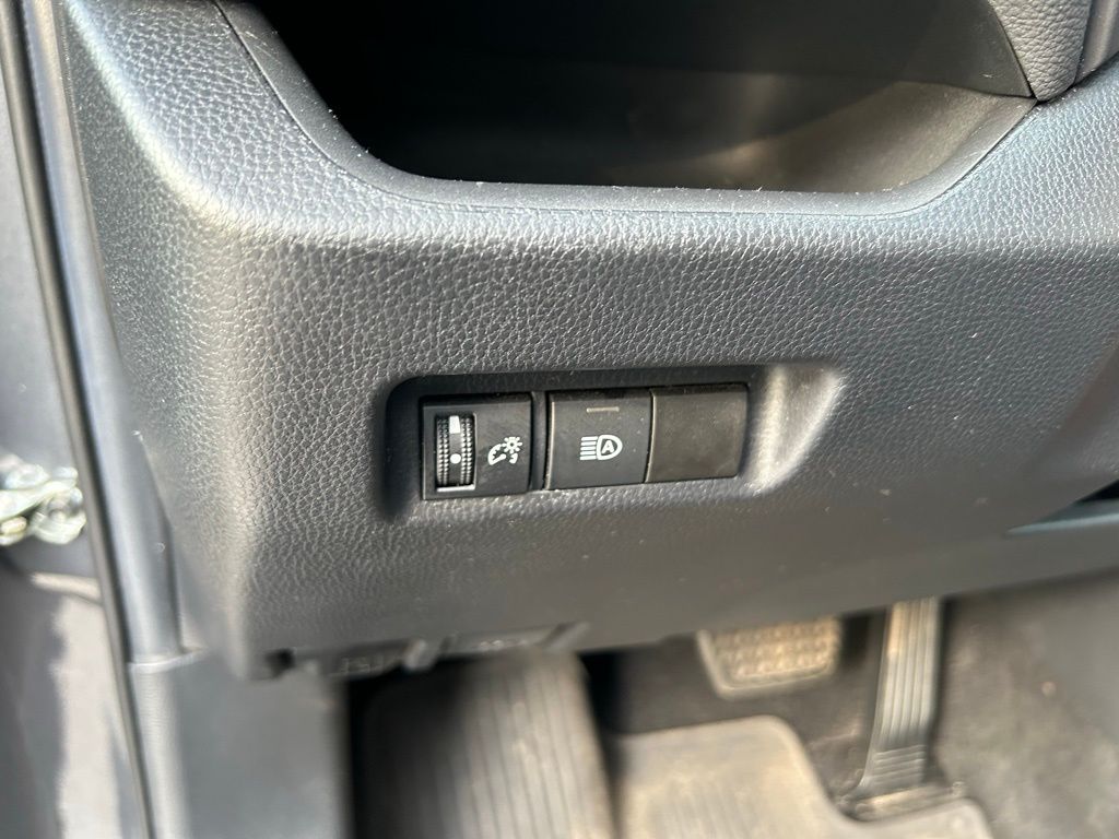 Thumbnail: 2021 Toyota RAV4 - 15