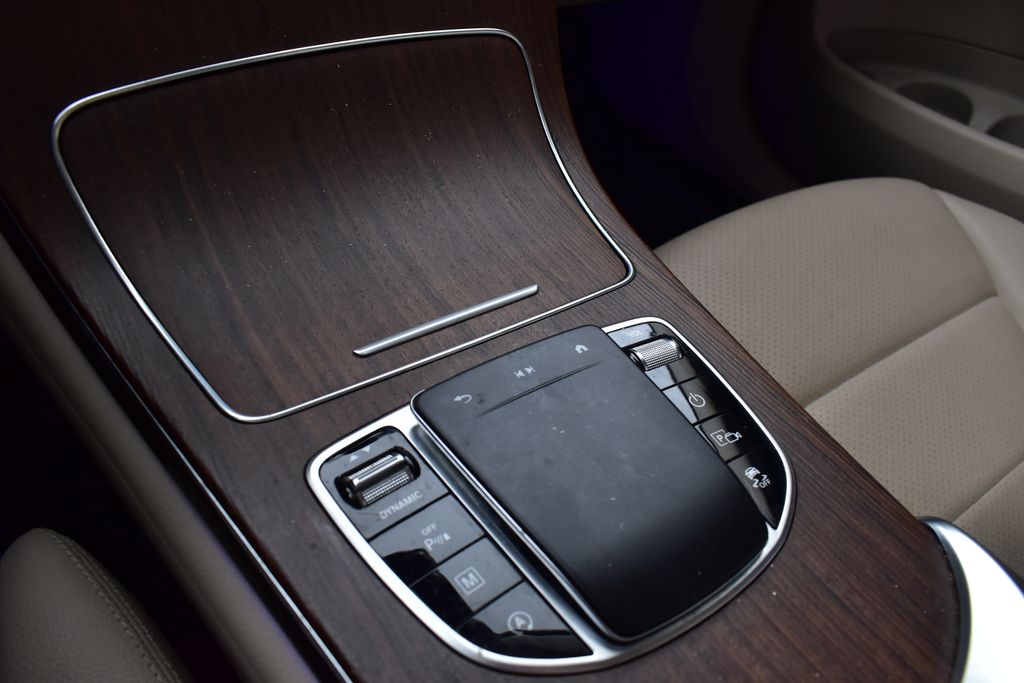 Thumbnail: 2022 Mercedes-Benz GLC - 22