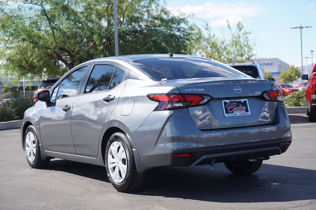 2024 Nissan Versa 1.6 S 3