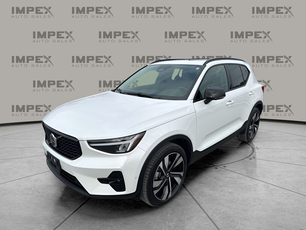 2025 Volvo XC40 B5 Plus Dark Theme's photo