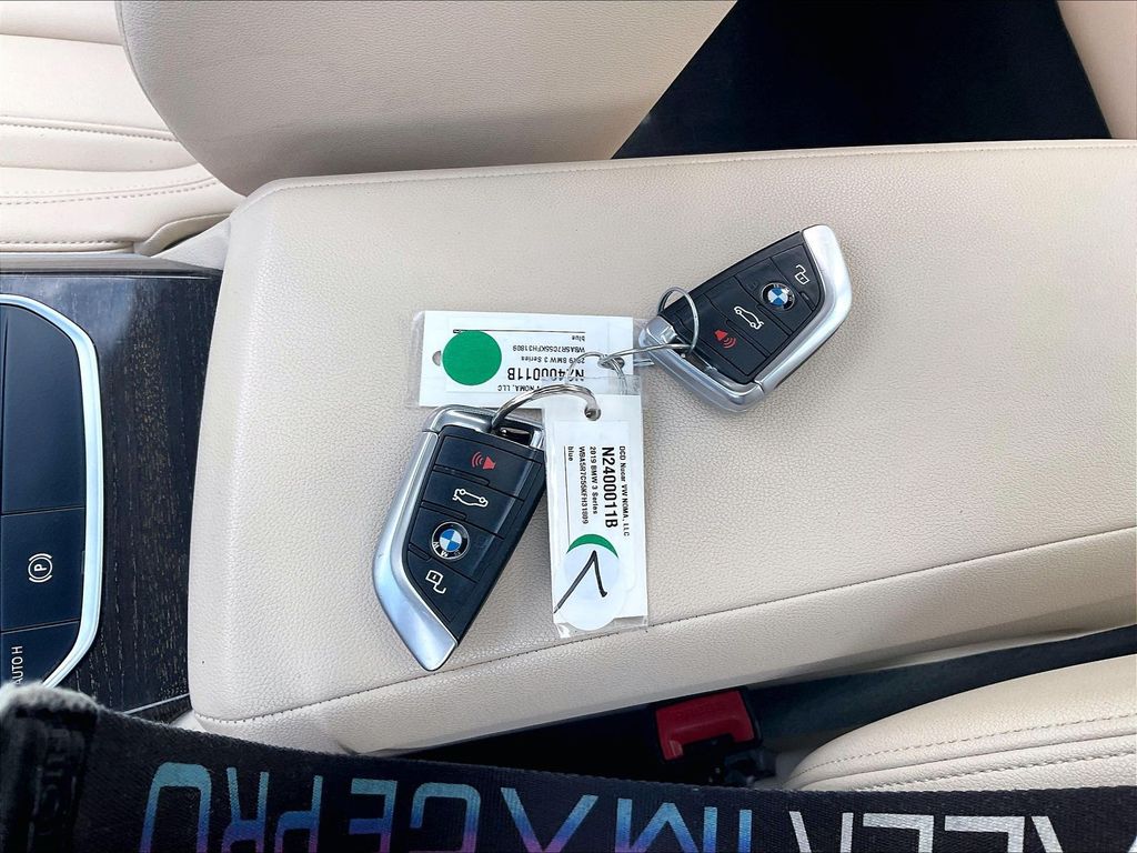 2019 BMW 3 Series — photo 30