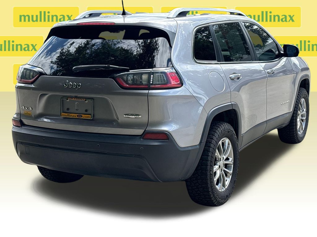 Used 2019 Silver Jeep Latitude Plus image 4
