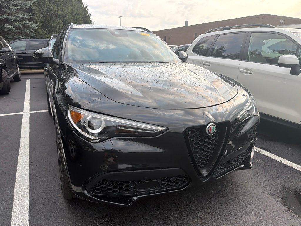 Thumbnail: 2022 Alfa Romeo Stelvio - 5