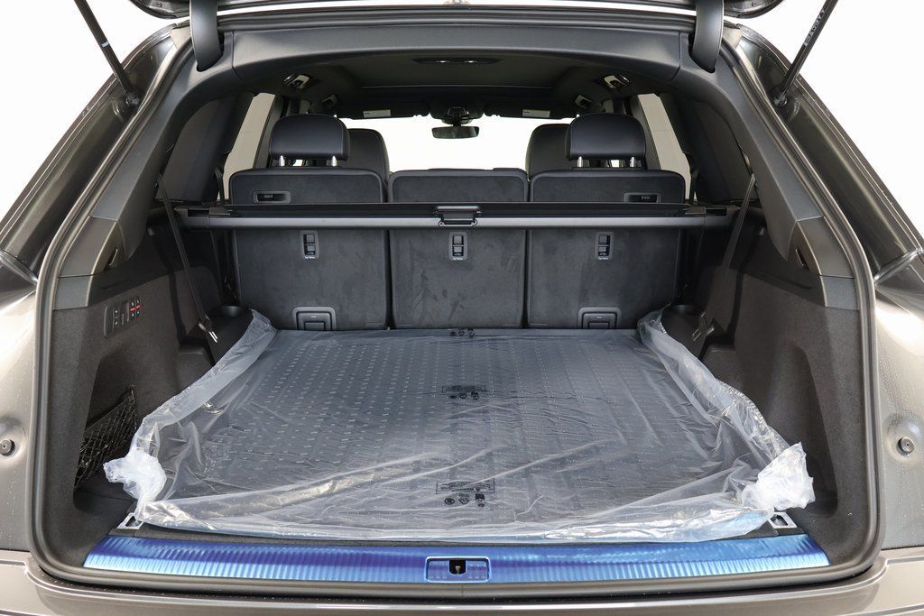 Thumbnail: 2026 Audi Q7 - 8