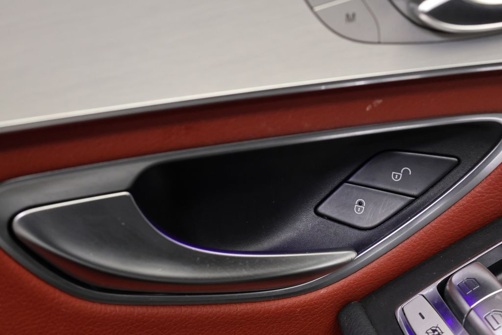 Thumbnail: 2023 Mercedes-Benz GLC - 32