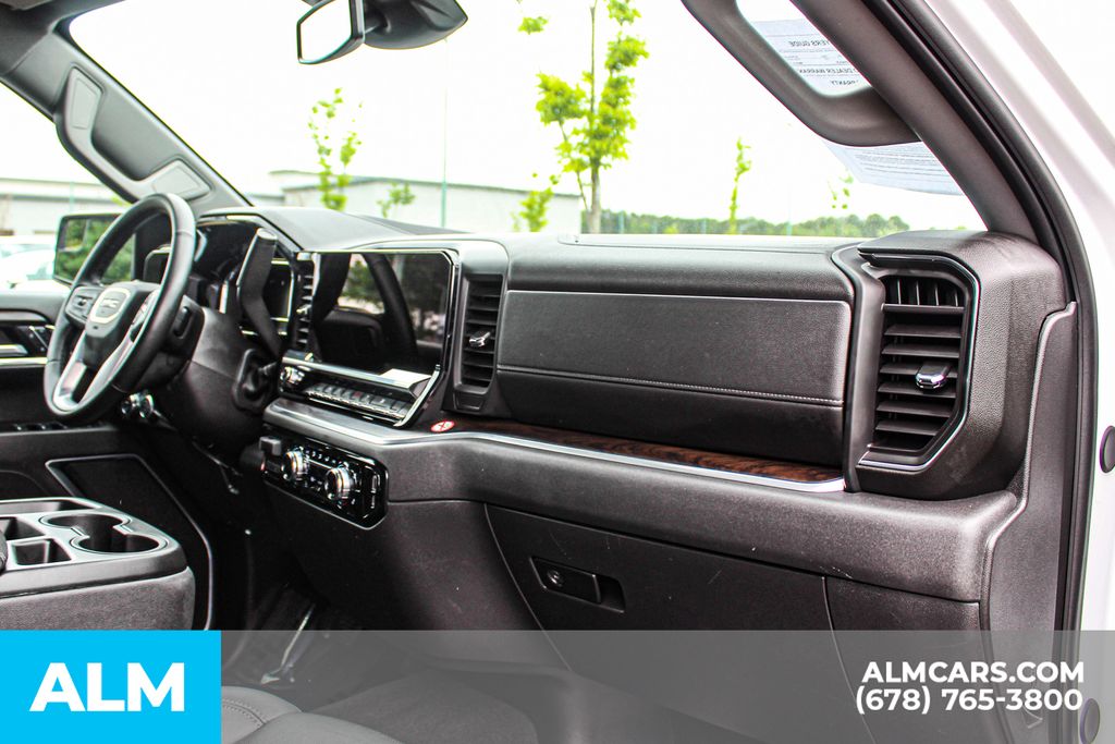 Used 2025 White GMC SLT image 22