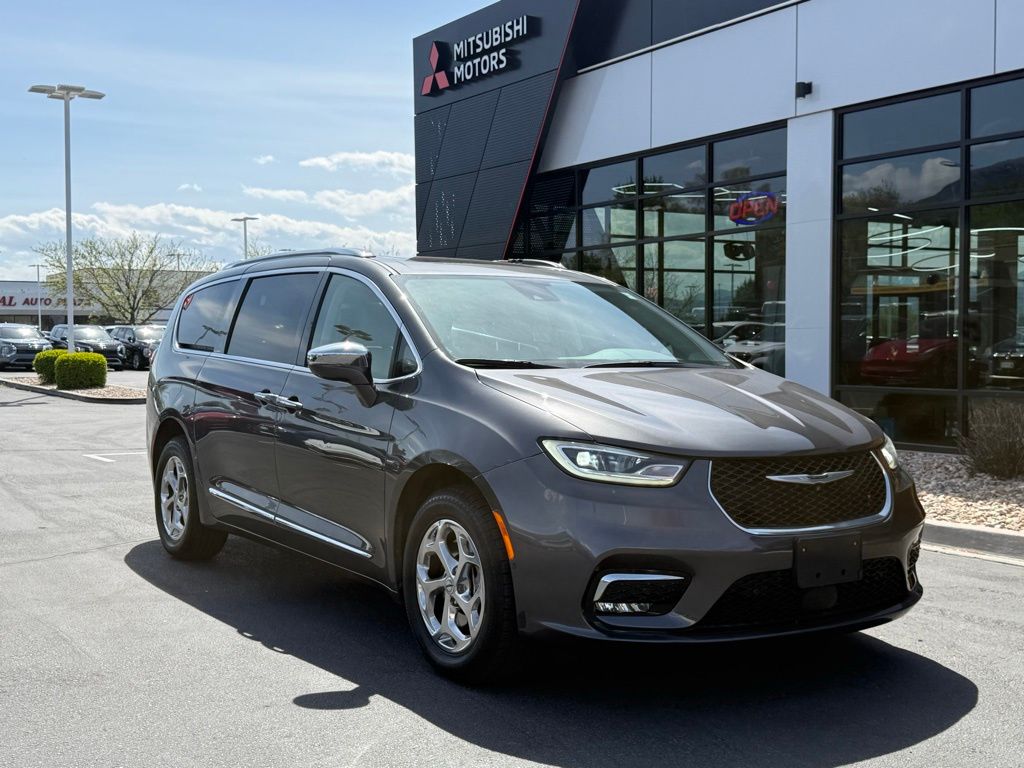 Gray (Granite Crystal Metallic Clearcoat) 2021 Chrysler Pacifica Minivan All-Wheel Drive 9-Speed Automatic