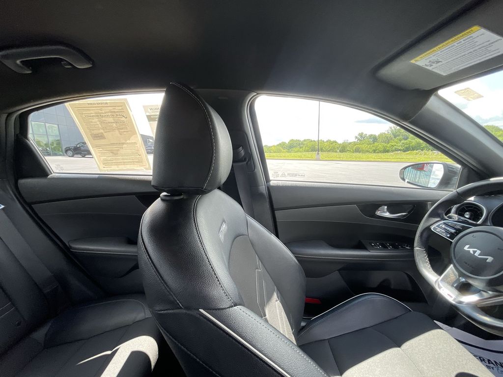 Certified Used 2022 Gray Kia GT-Line image 12