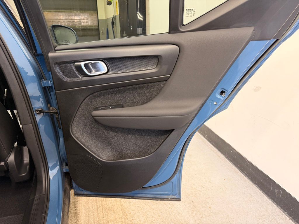 Thumbnail: 2023 Volvo XC40 - 24