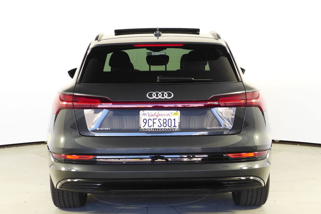 Thumbnail: 2022 Audi e-tron - 8