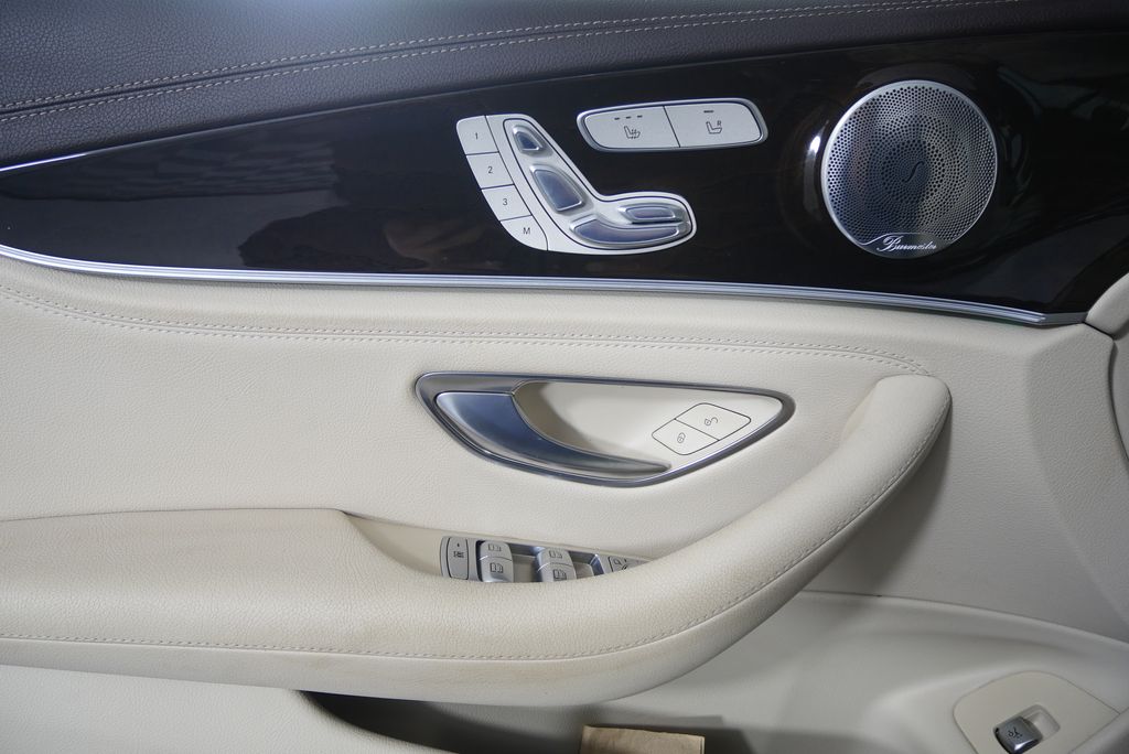 Thumbnail: 2017 Mercedes-Benz E-Class - 8