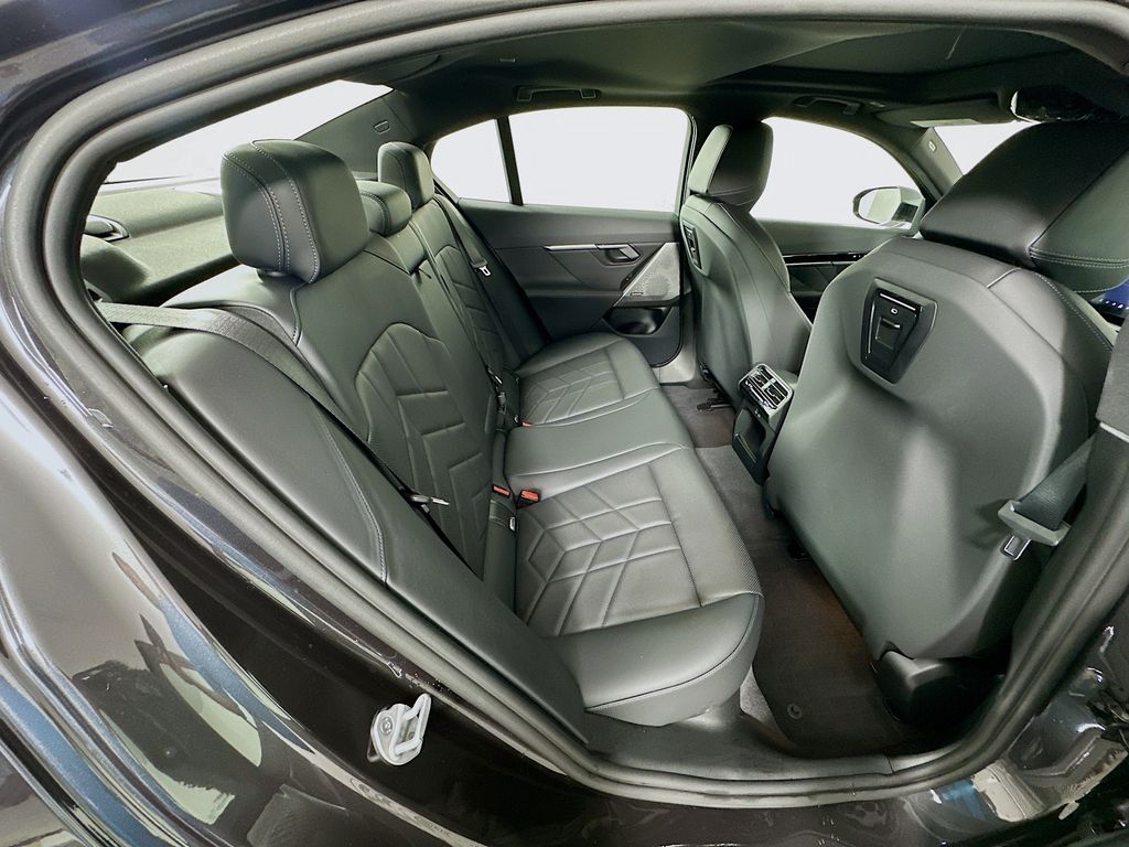 Thumbnail: 2025 BMW 5 Series - 28