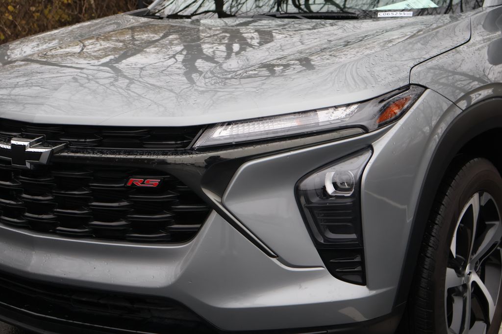 Thumbnail: 2024 Chevrolet Trax - 3