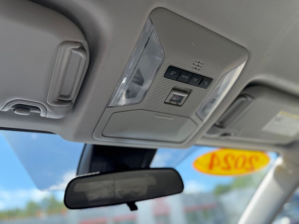 2024 Toyota RAV4 XLE - Photo 14