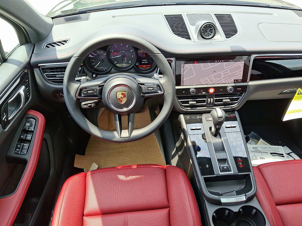 Thumbnail: 2025 Porsche Macan - 15
