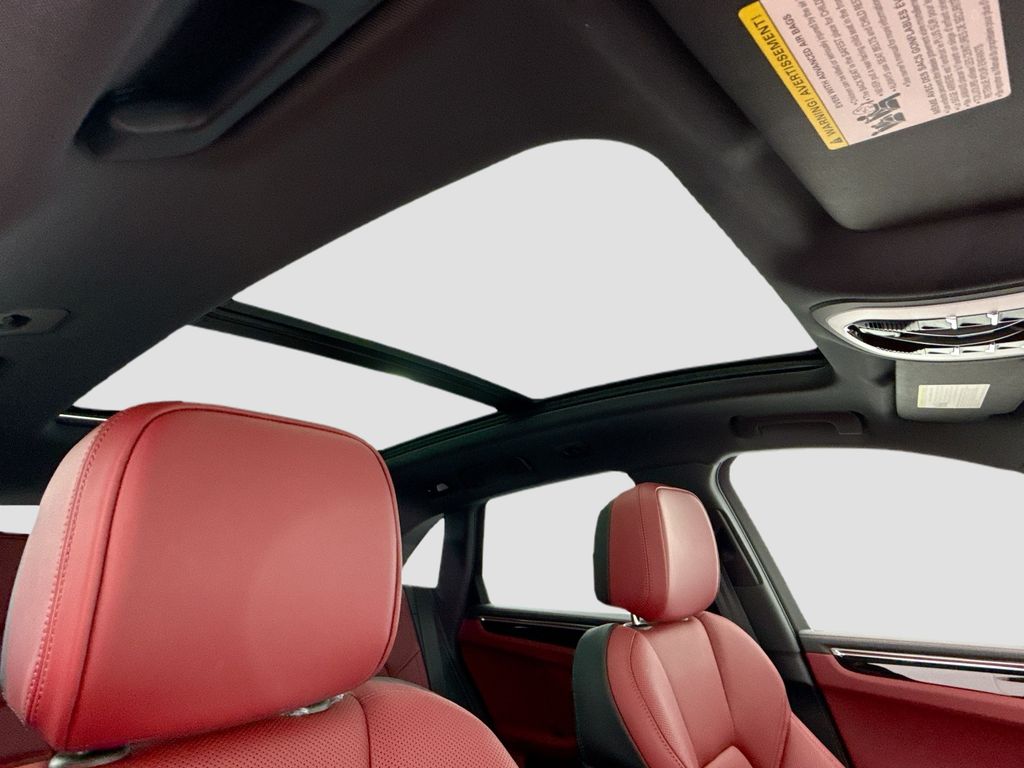 Thumbnail: 2026 Porsche Macan - 21