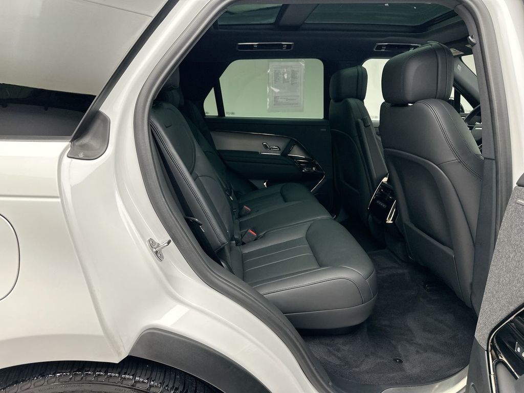 Thumbnail: 2024 Land Rover Range Rover Sport - 7