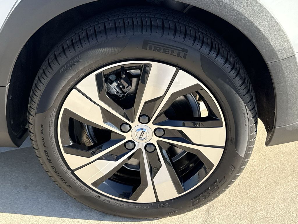 Thumbnail: 2022 Volvo S60 - 31