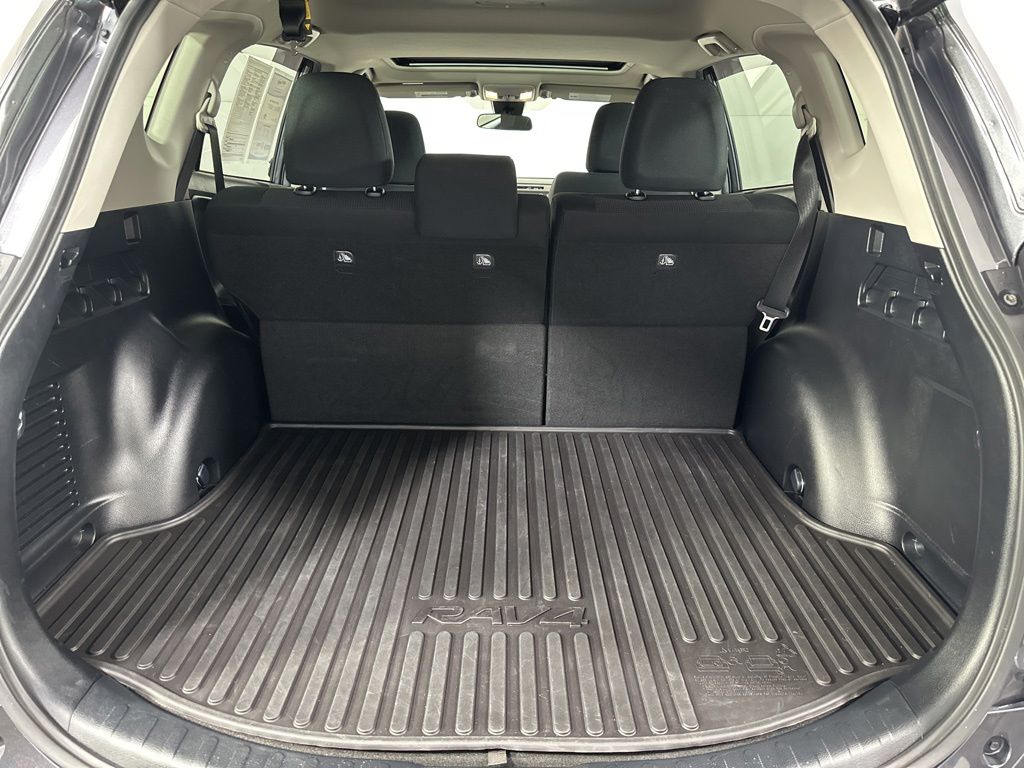 Used 2018 Gray Toyota XLE image 13
