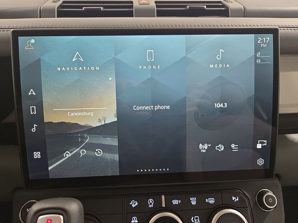 New 2026 White Land Rover X-Dynamic SE image 19