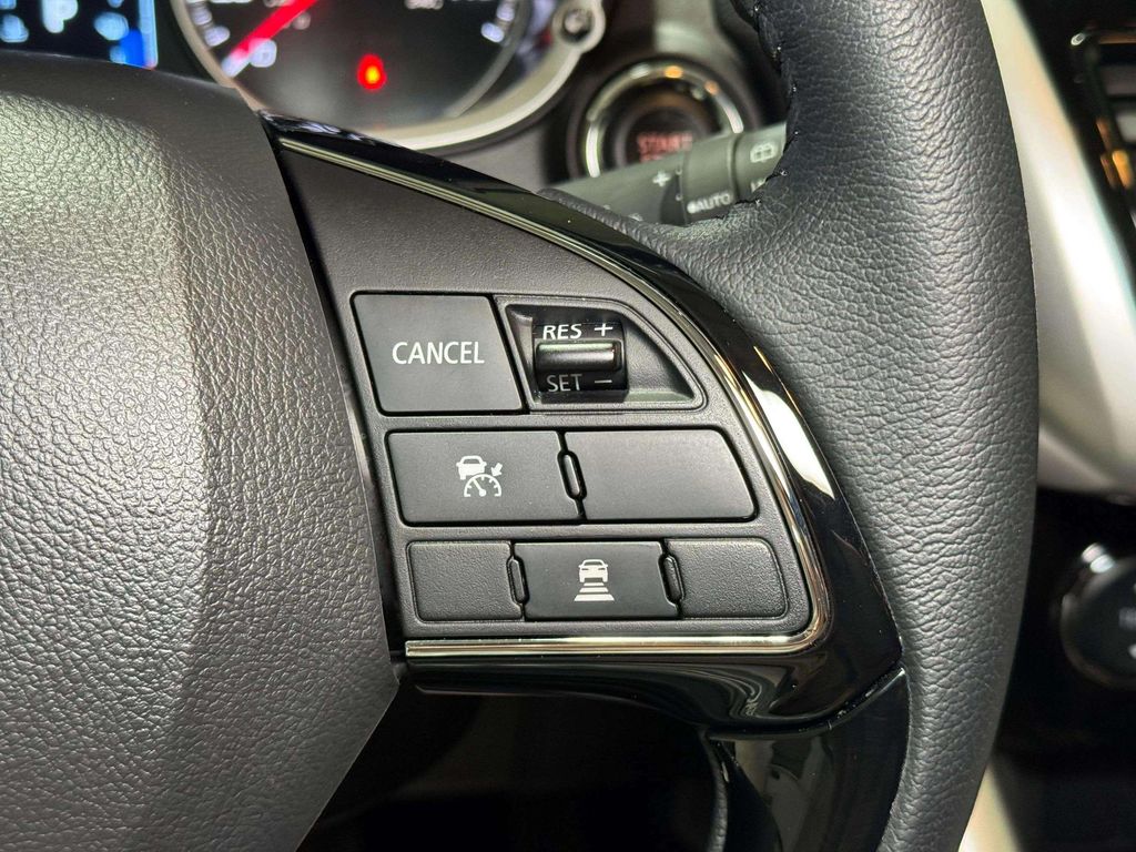 Used 2025 Labrador Black Pearl Mitsubishi SE image 10