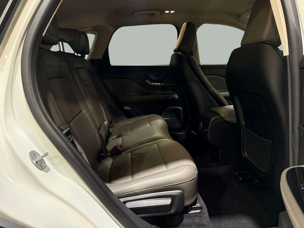 Certified Used 2023 Pristine White Metallic Tri-Coat Lincoln Reserve image 23