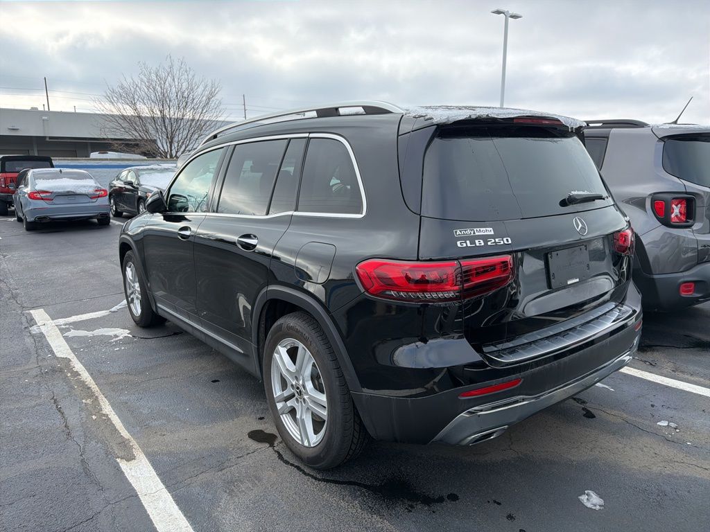 Thumbnail: 2020 Mercedes-Benz GLB - 2