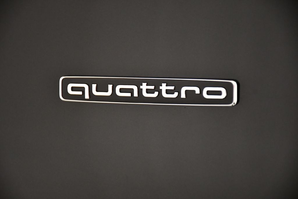 Thumbnail: 2025 Audi Q5 - 10